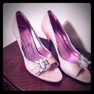 Blingy pump